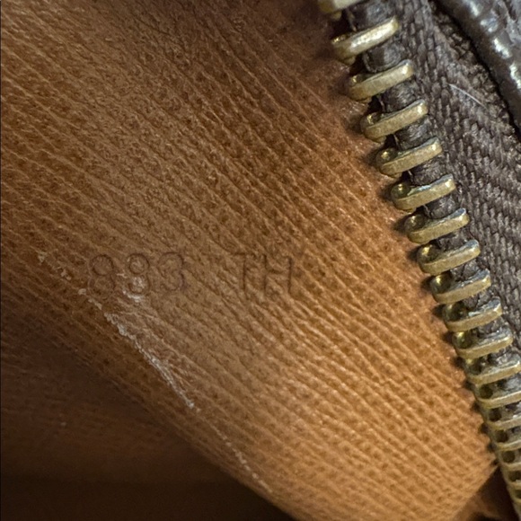 Louis Vuitton Monogram Canvas Pochette Marly Bandoulière / Marly Clutch Wristlet - Picture 12 of 12